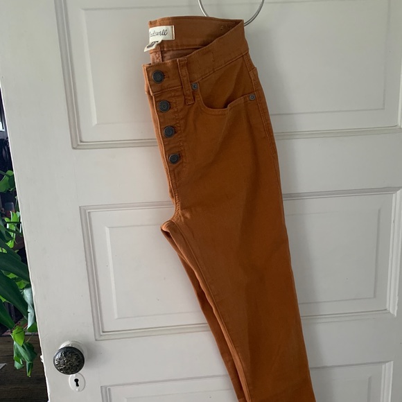 9" Mid-Rise Skinny Jeans: Garment-Dyed Button-Front Edition - Picture 6 of 8